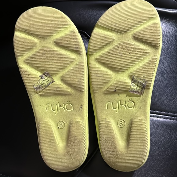 Sandals - Picture 2 of 4